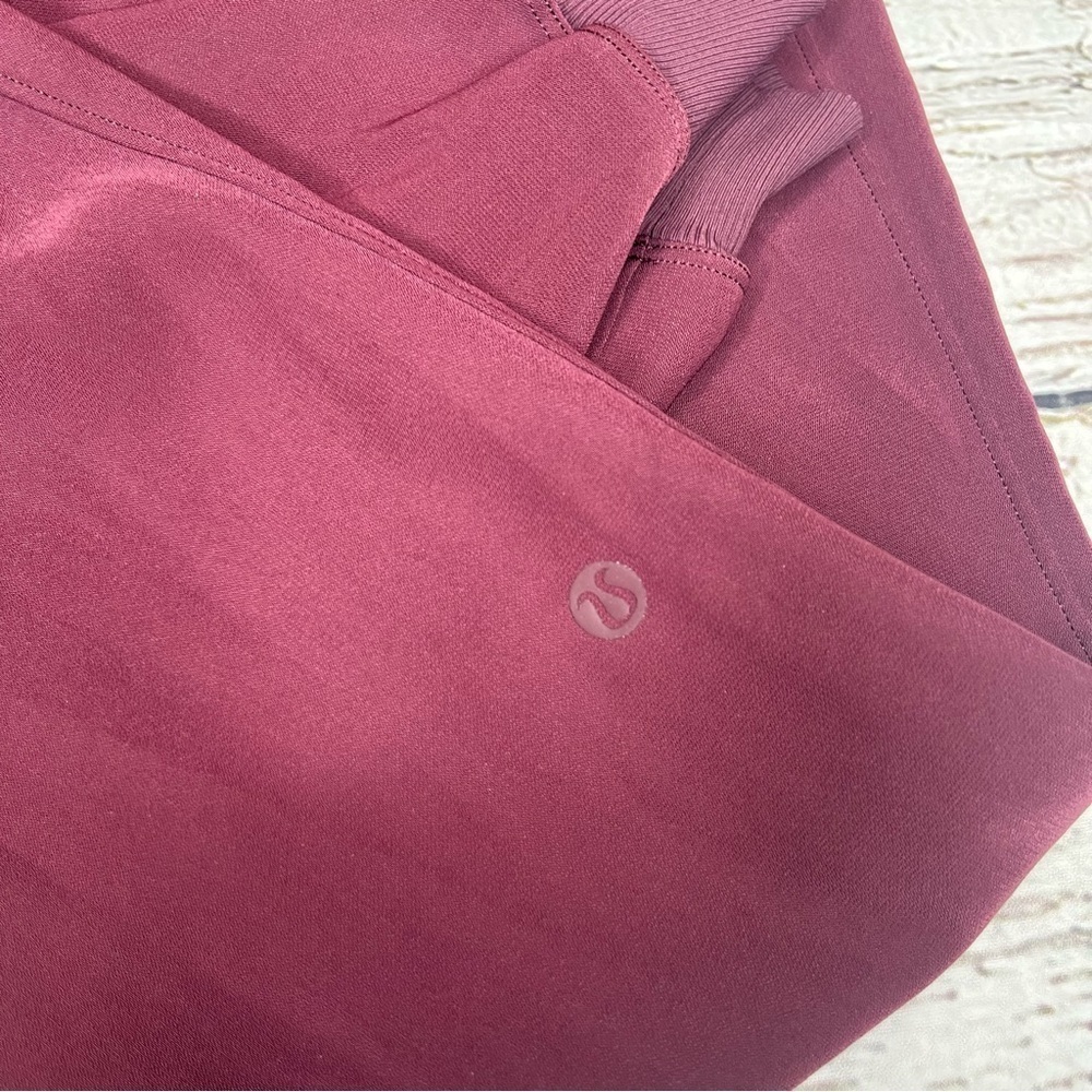 Lululemon On The Fly Mid-Rise Jogger Size 4 - Picture 4 of 10